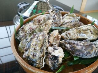 今が旬!新鮮な牡蠣を蒸し焼きに♪