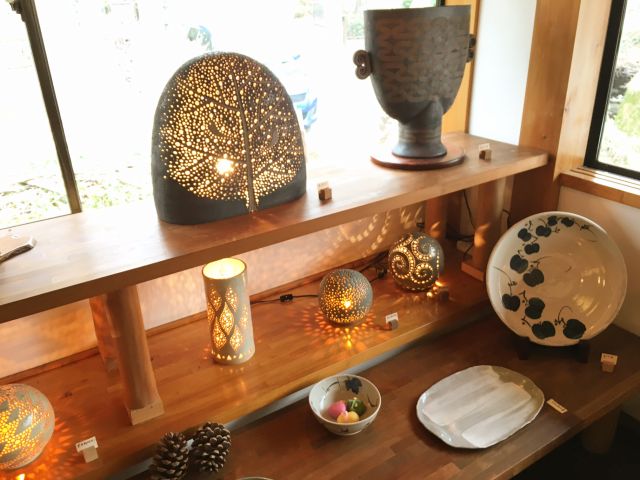 講師の作品も展示しておりますので、ご購入していただくこともできます。
