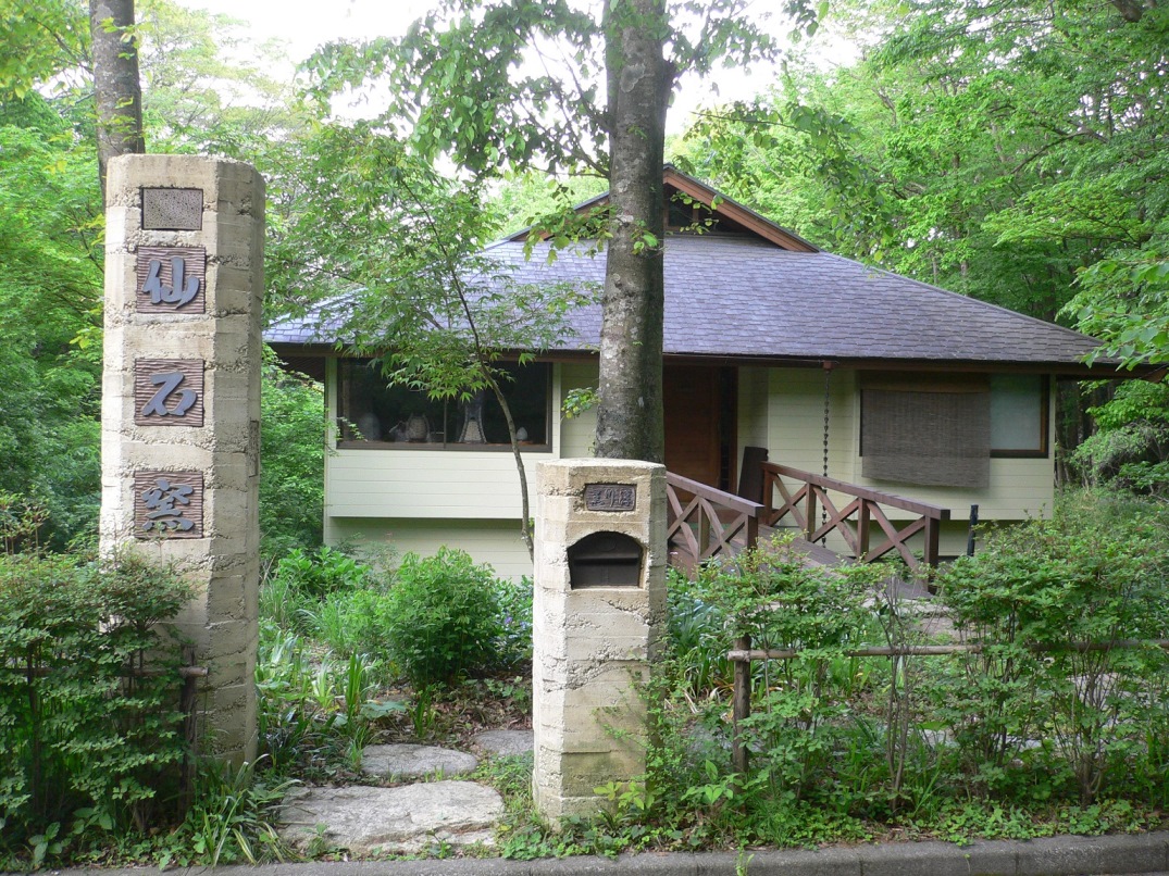 ΗqOςłBΈ鎩RɈ͂܂ꂽH[ŁAƓ|̌y݉܂B