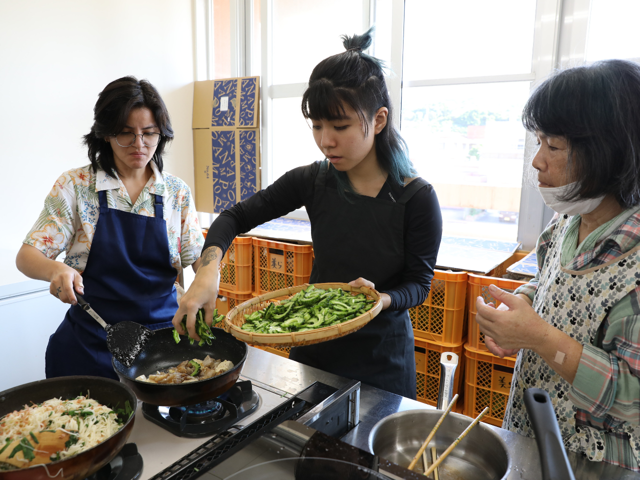 おばあと一緒に沖縄料理作りに挑戦!!