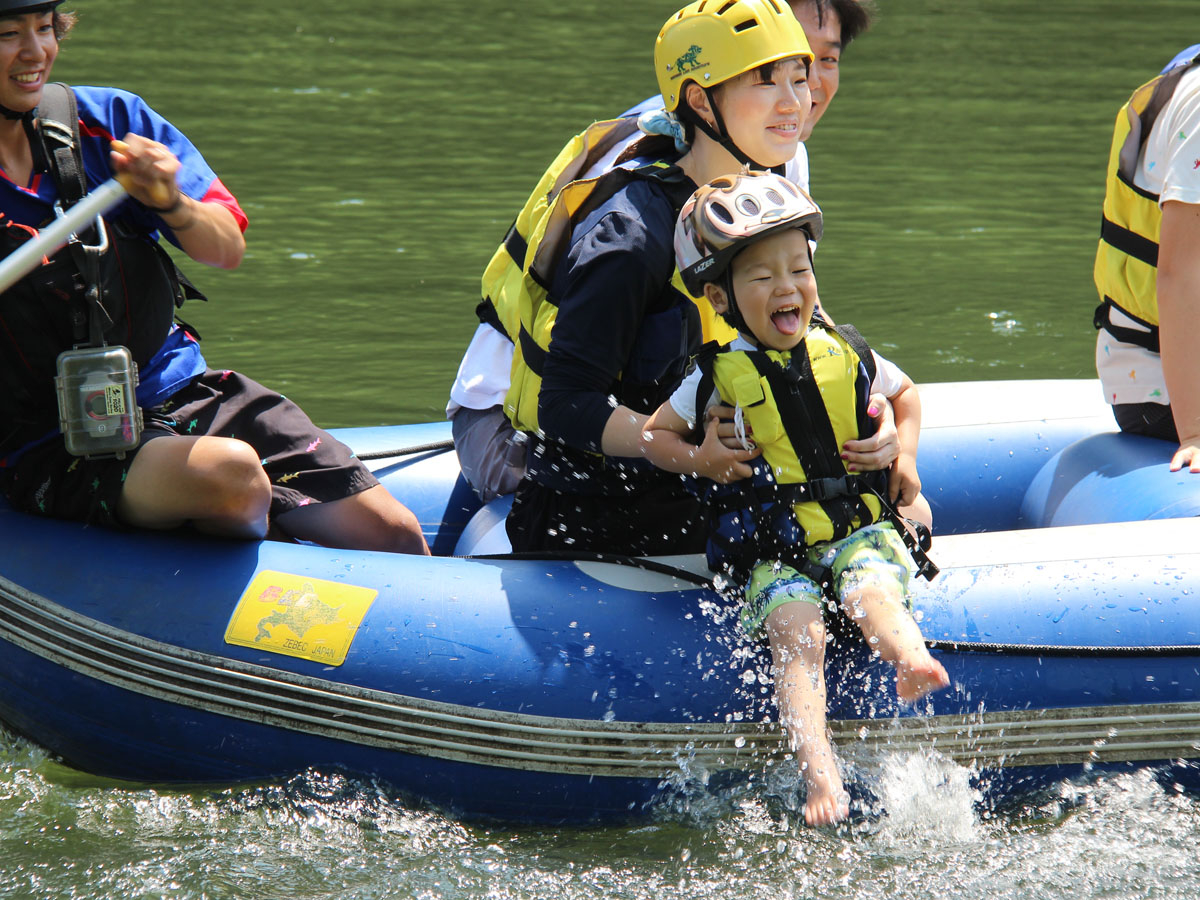 �傫�Ȑ�̃v�[���Ńo�V���o�V���A�����͕������ăr�V���r�V���ɂ��Ă����񂾁I