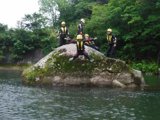 ニセコの新しい遊び方 the ニセコ川遊び 北海道ライオンアドベンチャー じゃらん遊び体験