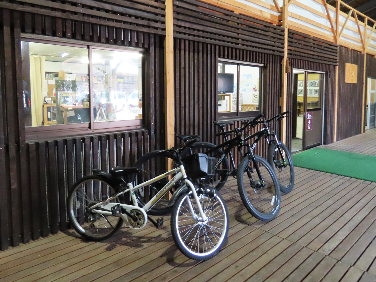 ベースの前に自転車が置いてなくてもベース内にありますので、スタッフにお尋ねください