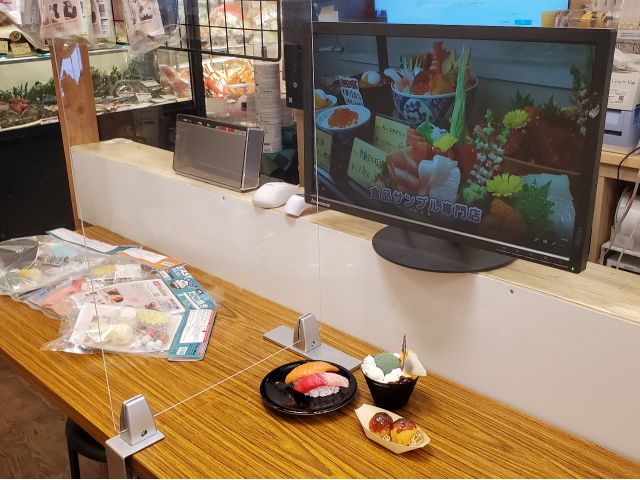 完成した後は当店オリジナル動画の観賞♪ 食品サンプルの歴史が学べます。