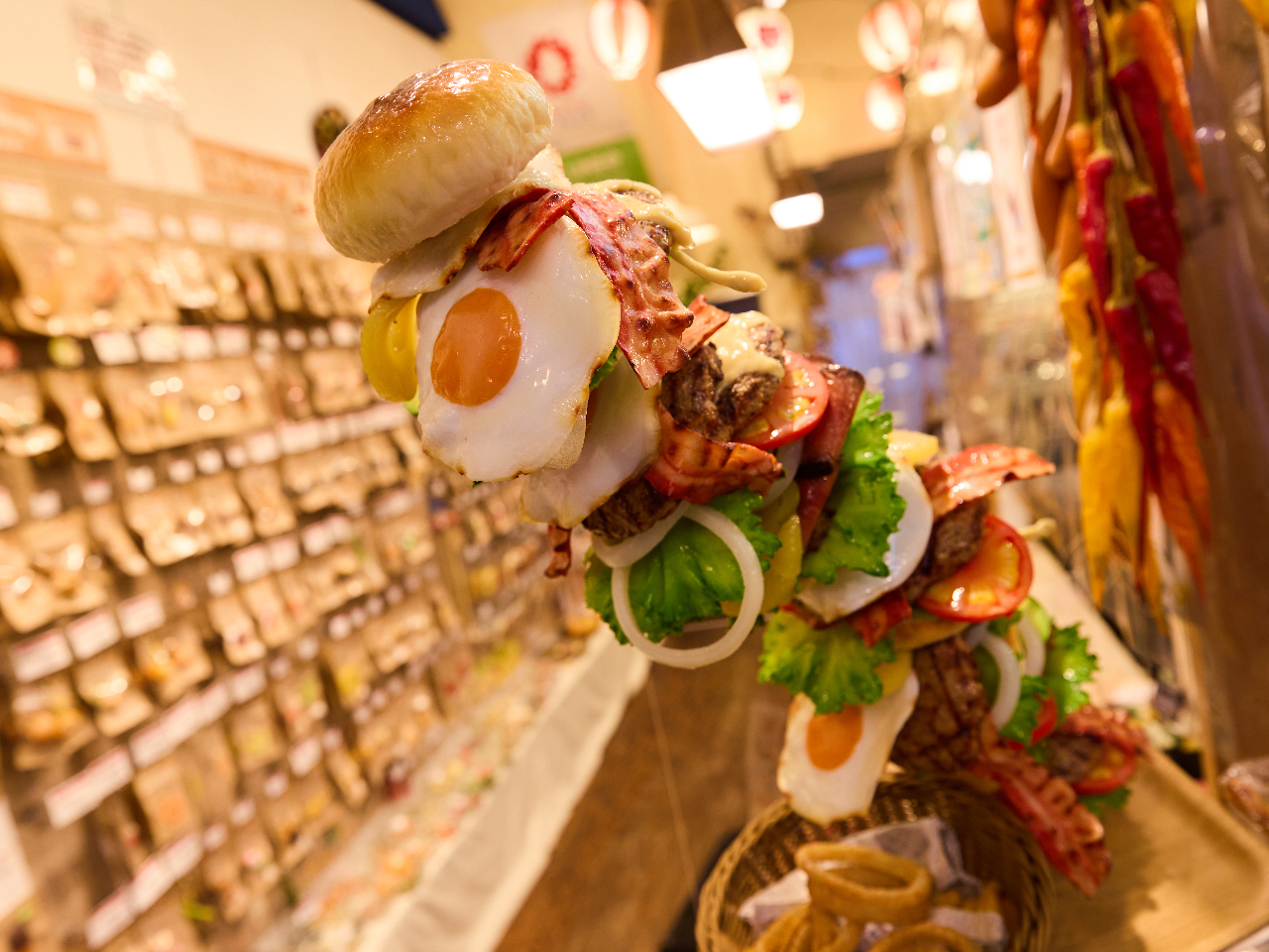 Xɂ͑傫ȃno[K[̐HiTvAj[NȎG݂ȂǂyYɂ҂ȏił܂BĂ邾ły߂܂I