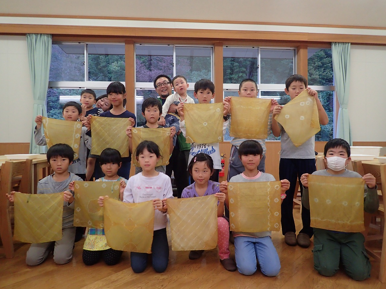 【草木染めでエコバッグ作り★】まずは植物採集！仕上がりの色味は季節によって様々！...