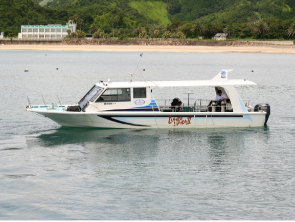 自社専用ボートで快適にボートシュノーケリング♪