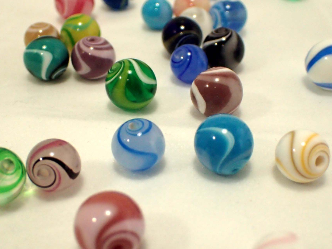 工房オリジナルパーツ ガラスのフリット模様のとんぼ玉 いろいろな色があります。