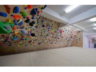 平日 ボルダリングが3 300円 初回登録 レンタル料込 四谷三丁目駅より徒歩1分 通いやすく居心地が良い自慢のジム Apexクライミングジム四谷三丁目店 じゃらん遊び体験