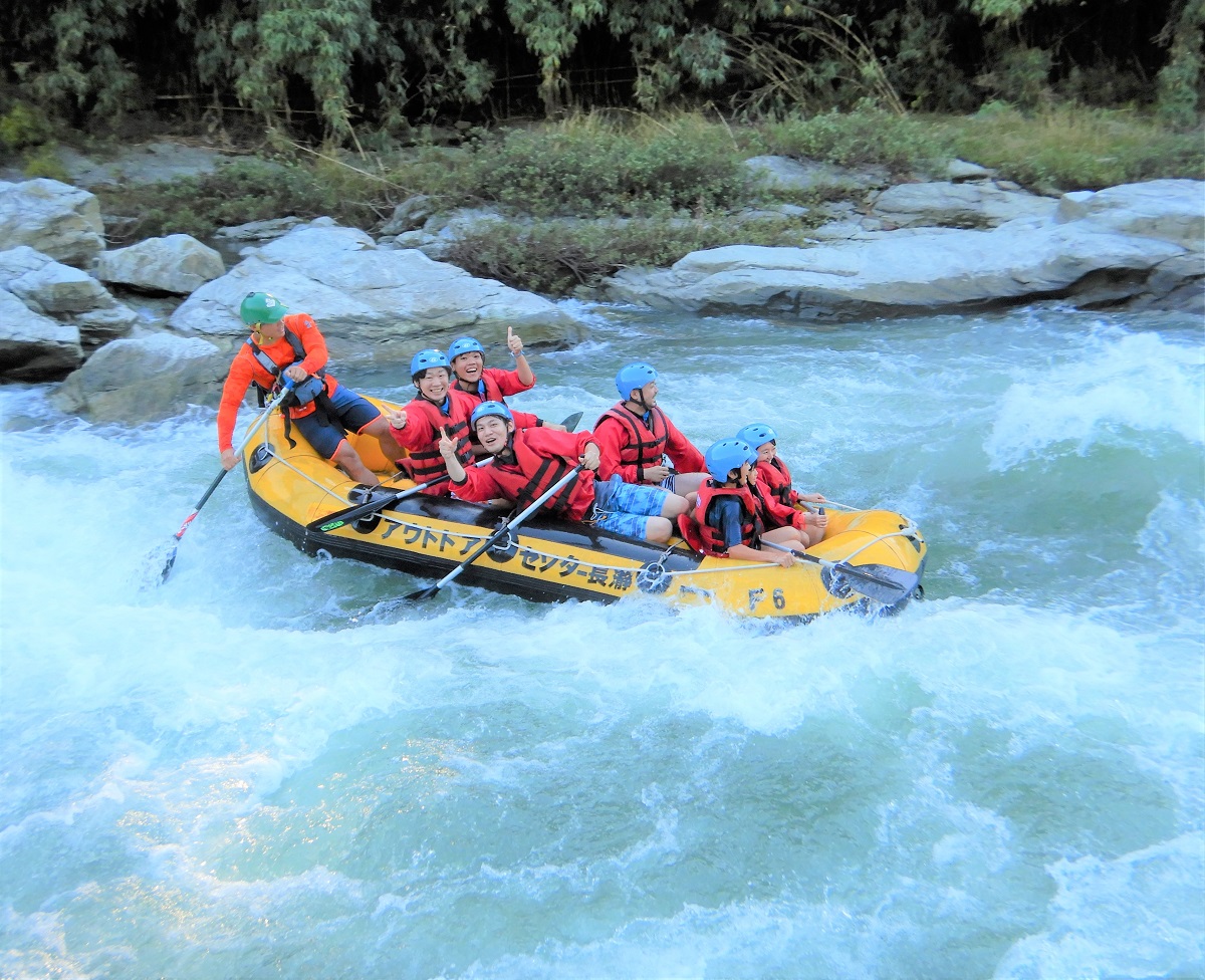 雨の翌日は増水ラフティング
