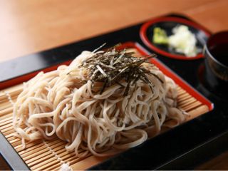 香り豊かで甘みのある常陸秋そば。自ら打って食するそばの味は格別です。