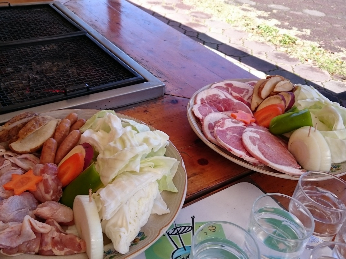 屋外で開放的～炭火焼バーベキュー是非ともご賞味を！