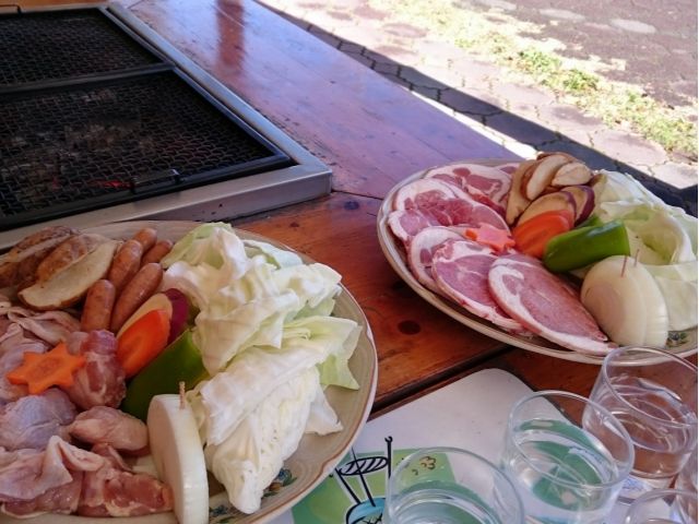 屋外で開放的~炭火焼バーベキュー是非ともご賞味を!