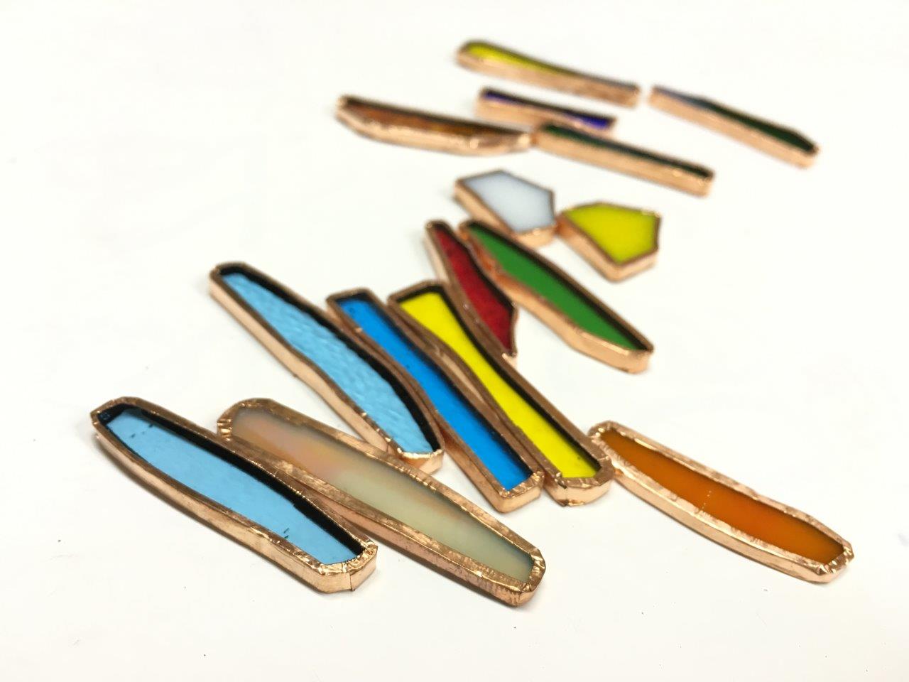 お好きなパーツを選んで、ランプ作りを始めます♪簡単なので、お子様でも安心です!