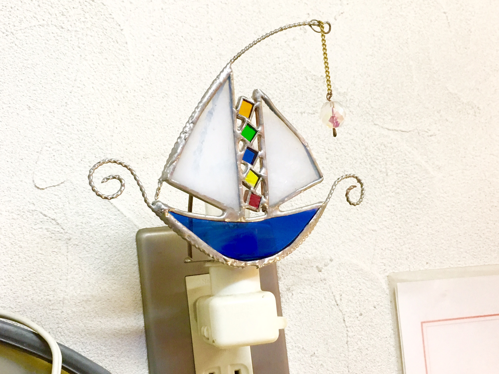 当工房オリジナルのおやすみランプも販売しております♪工房内には、ステンドグラスのパネルを多く展示してあります♪