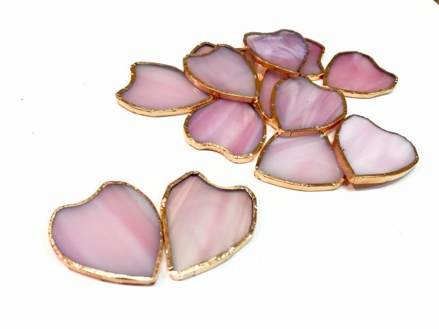 桜のモチーフは、ハートのパーツを組み合わせて作ります!簡単な作業ですのでお子様でも大丈夫です!