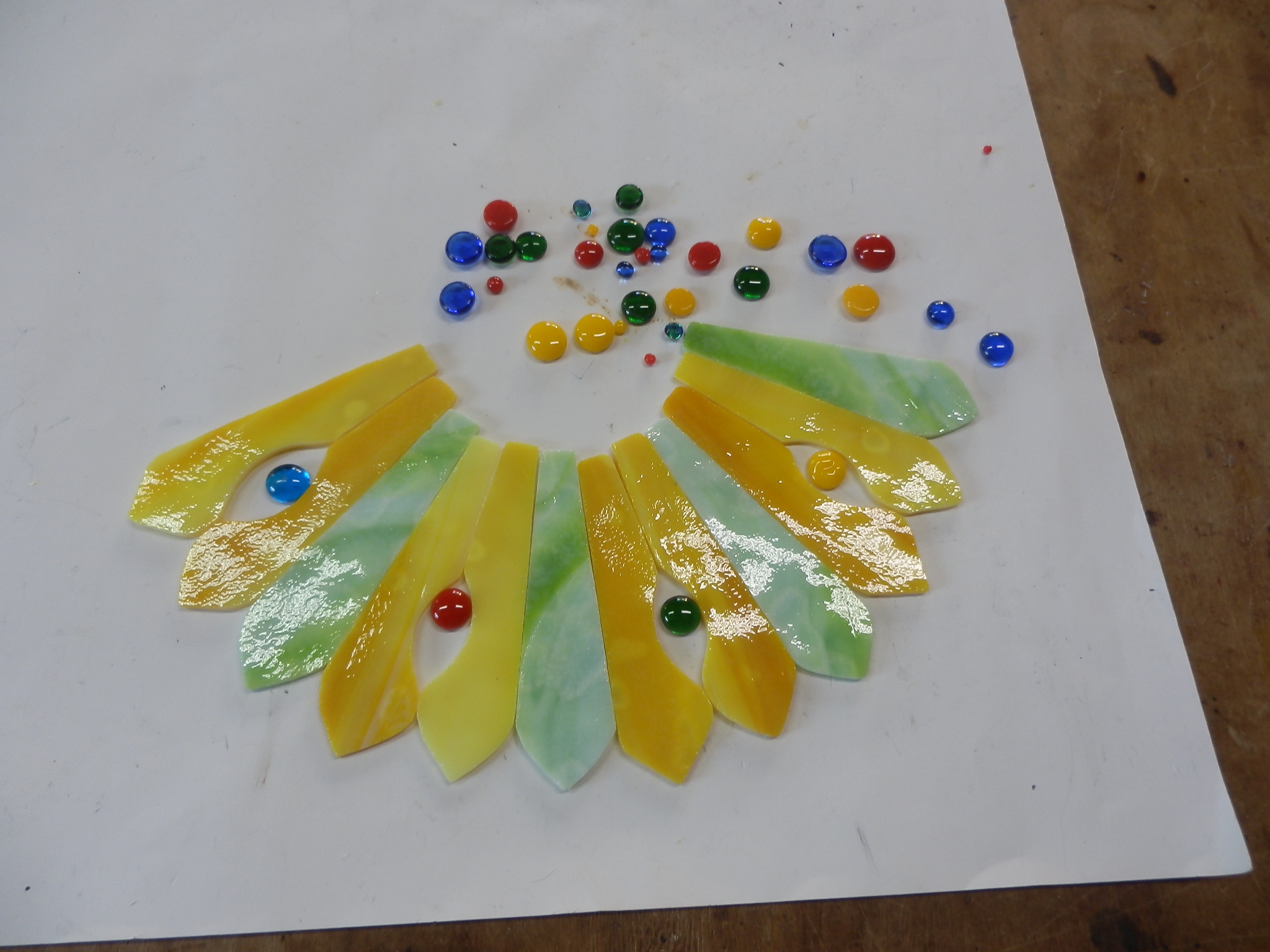 ガラスに組み込む丸いガラスは、お好きな色を選んでください