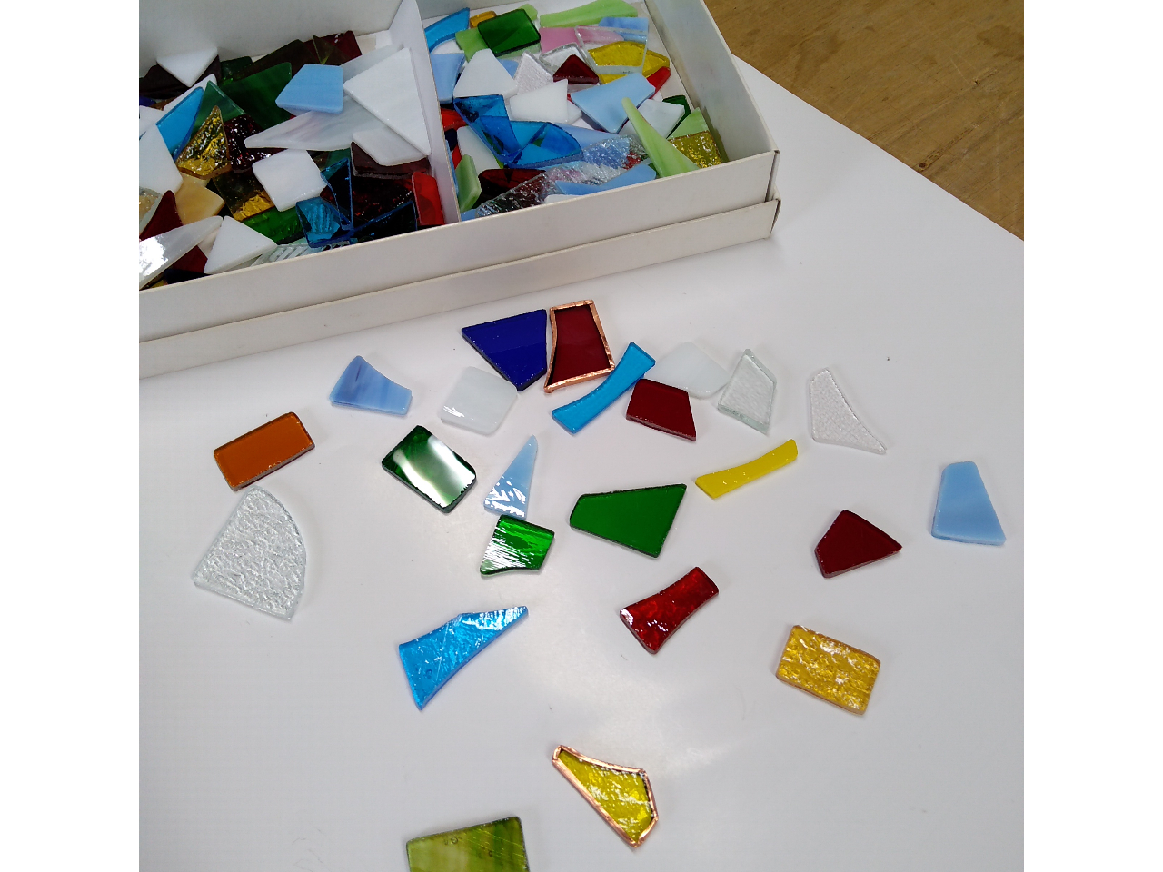 KX̐FEE`ꂼEEEǂȃKXő낤ȁEEHƔYރKXIтłEEE