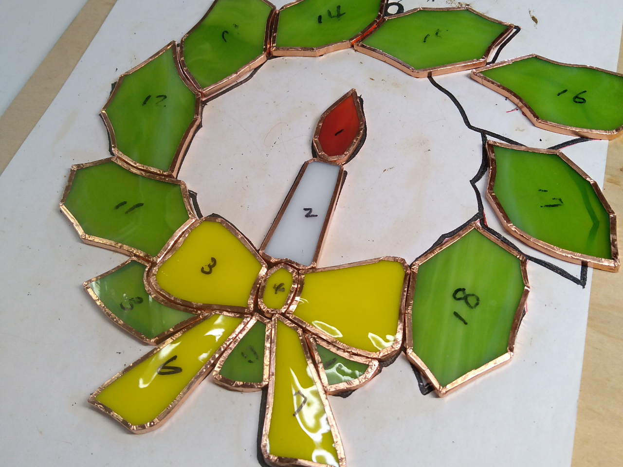 ���e�[�v�������I�������}�Ă̏�ɕ��ׂ܂�