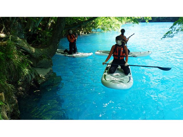 美しく幻想的な湖をツーリング