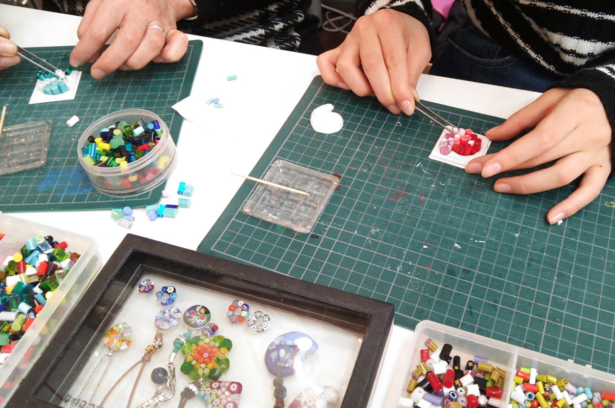 蔲ʌ^̒ɃKXl߂čs܂BlXȖ͗l̃~tBIFKX𑵂Ă܂BoオzȂyƂ܂傤@