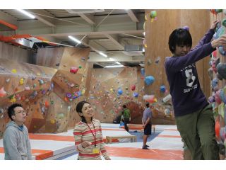 埼玉 春日部市 土日祝 初心者講習付きで安心 ボルダリング体験プラン 小学生または親子で受ける場合 エナジークライミングジム春日部店 じゃらん遊び体験