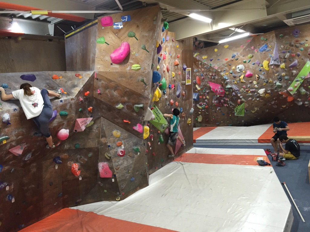 埼玉 春日部市 土日祝 初心者講習付きで安心 ボルダリング体験プラン 小学生または親子で受ける場合 エナジークライミングジム春日部店 じゃらん遊び体験