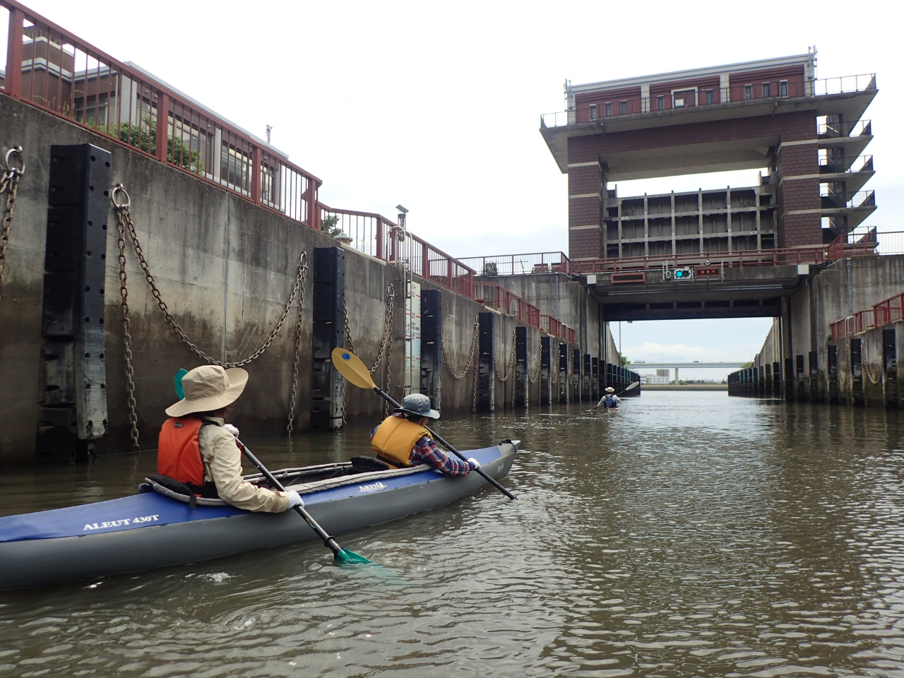水のエレベーターを体験