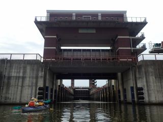 パナマ運河のような閘門体験