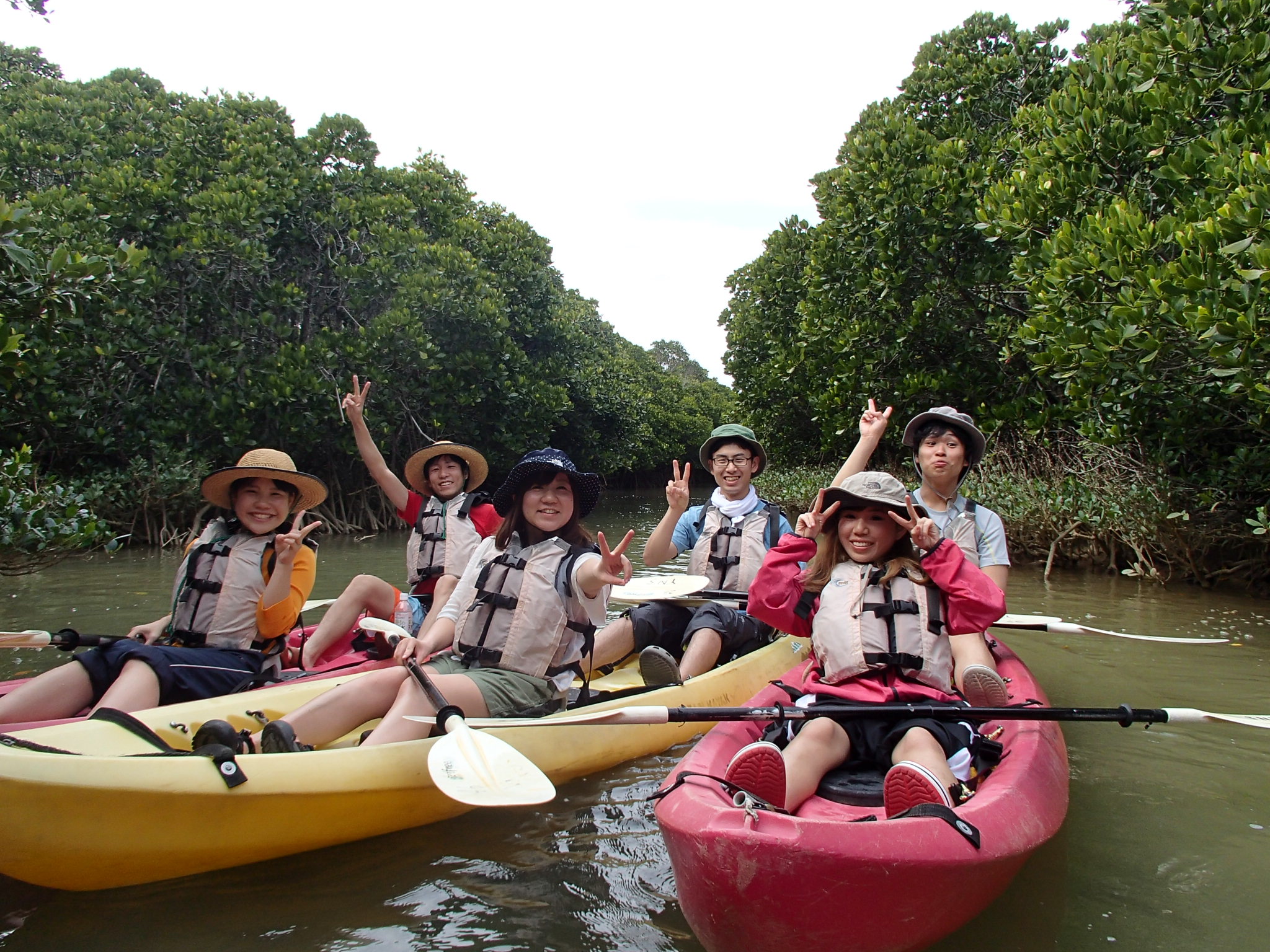 カヌーはとっても簡単。操作はすぐに慣れます。