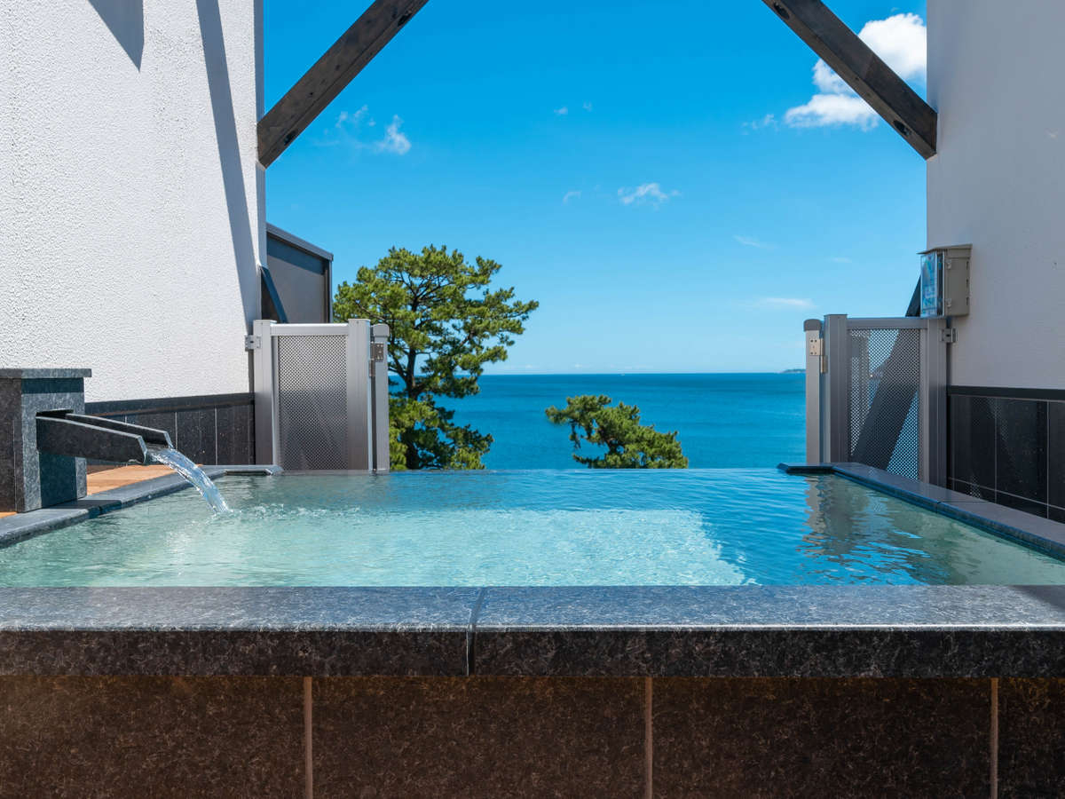 屋上展望露天風呂『風』2020年8月オープン 御影石と伊豆石の展望露天風呂