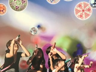 先端にビー玉が付いていて、風景が万華鏡になります。