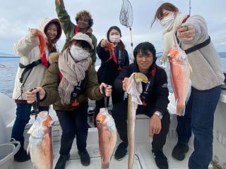 初めてでも船長と釣りガイドの2名でレクチャーしますので楽しめます!!