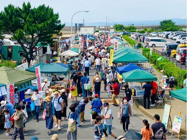大磯市はキッチンカーや屋台の出店、雑貨の販売や催し物で大盛況です!