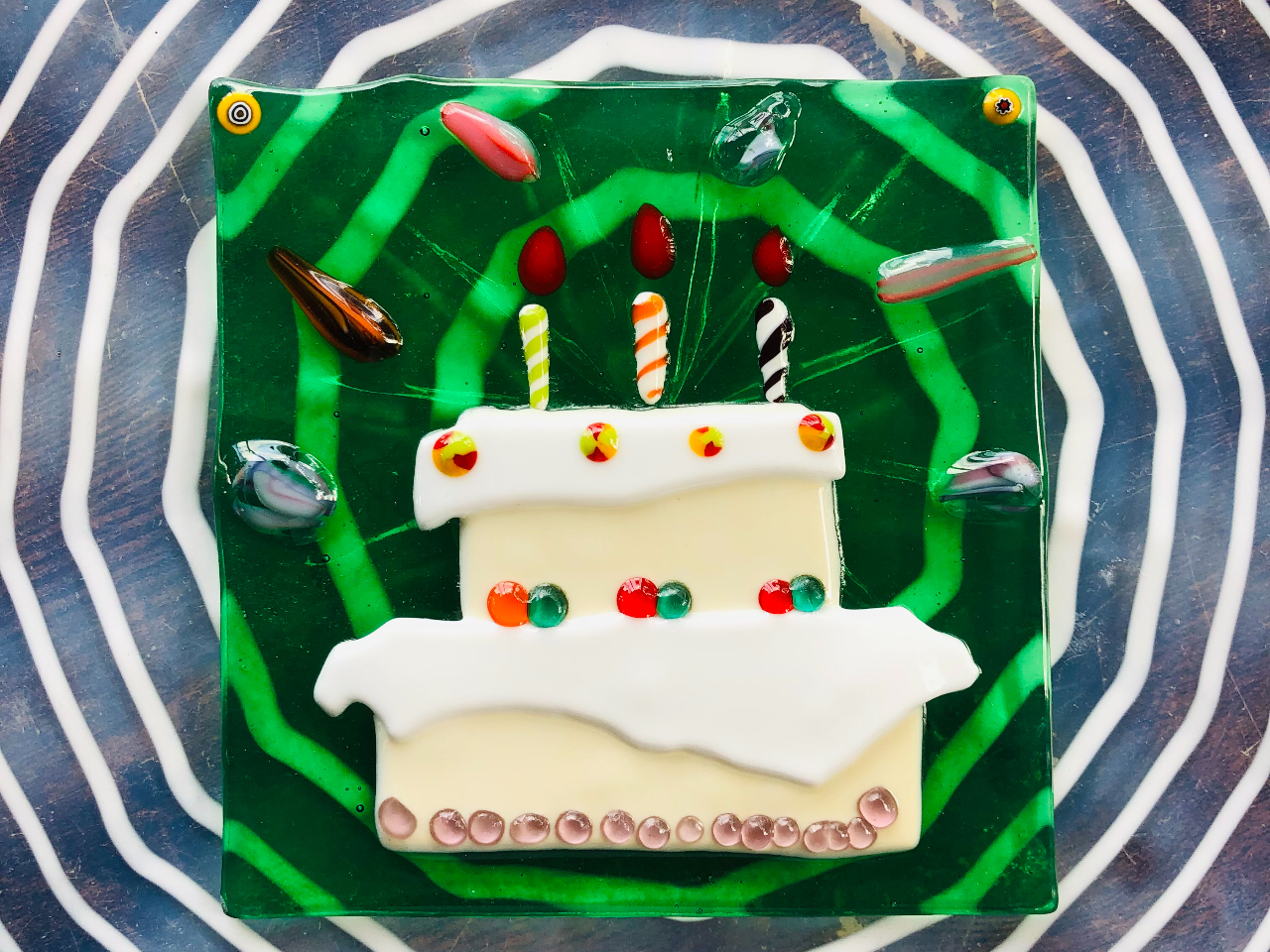 ���a�����̂��j���Ƀx�l�`�A���O���X�g���[�̌���i