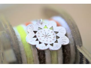 大阪 枚方公園駅駅前すぐ シルバーアクセサリー リング ペンダント一日体験 創る 使う こだわりhappy生活 彫金で作るアクセサリー ゆう工房 大阪枚方公園教室 陶芸 銀アクセ ガラス工芸 じゃらん遊び体験