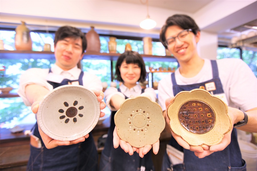 銘々板皿を手作りする陶芸体験 おうちごはんも楽しめる直径約15 のお皿を手作り お一人様 女性同士 カップル ファミリーに ゆう工房 東京銀座教室 陶芸 銀アクセ ガラス工芸 じゃらん遊び体験 銘々板皿を手作りする陶芸体験 おうちごはんも楽しめる直径約15 のお皿を手作り お一人様 女性同士 カップル ファミリーに ゆう工房 東京銀座教室 陶芸 銀アクセ ガラス工芸 じゃらん遊び体験