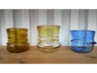 家族で吹きガラス、初挑戦の作品!
単色でも、2色でグラデーションでも、自由に作れます。