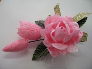 繭玉3個で作れます。 剥がす作業が少し難しいかもしれません。出来上がりは感激物でしょう。色は選んで作ります。