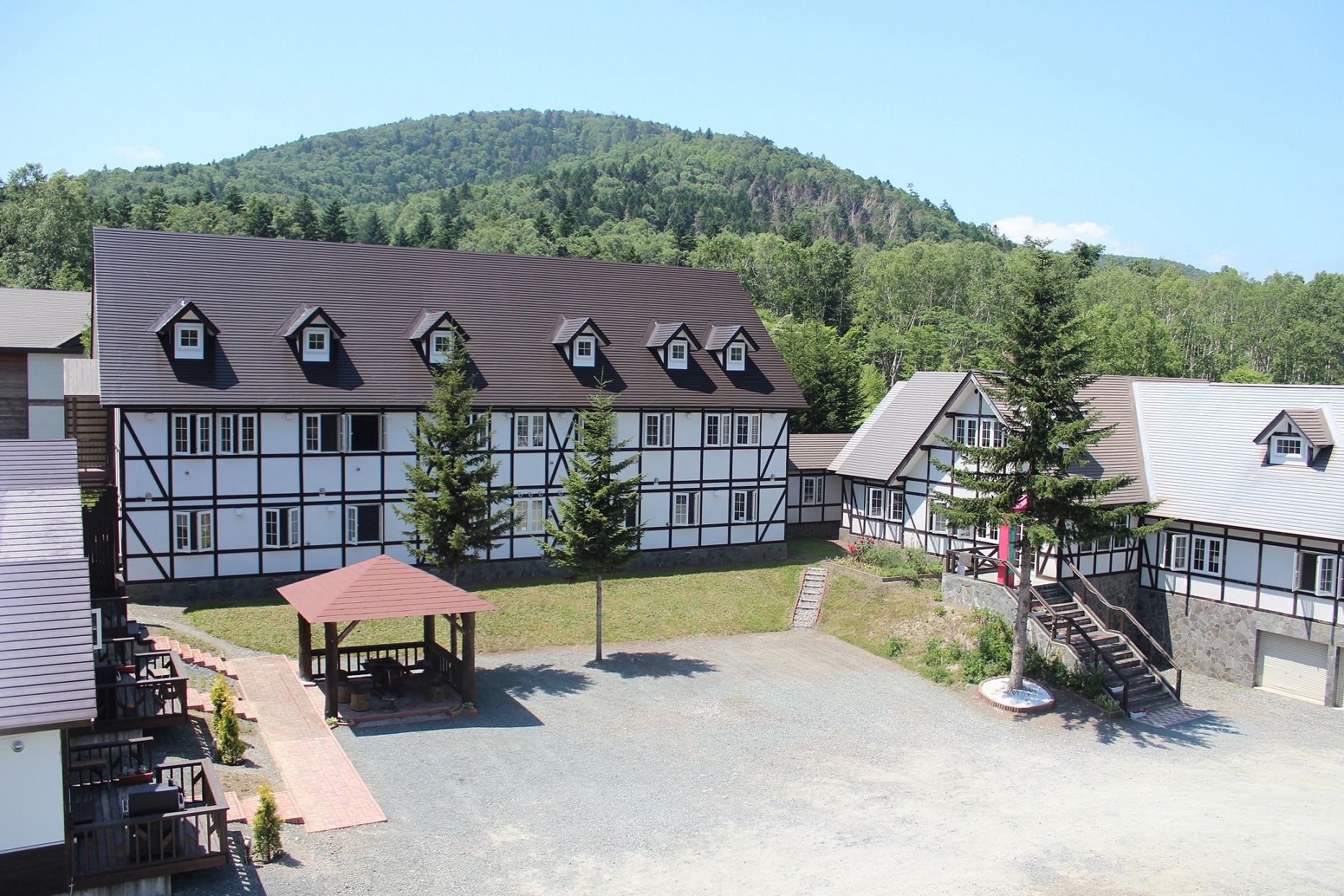 O[VBg}h\tIg}ɈʒuA厩R̒̏hBANeBreBƃZbgɂȂȃvpӂĂ܂ 