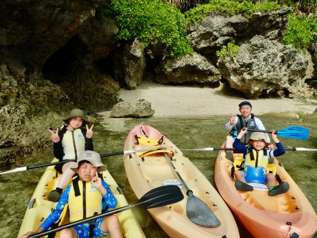 カヤックだから行ける秘密のビーチに上陸です!