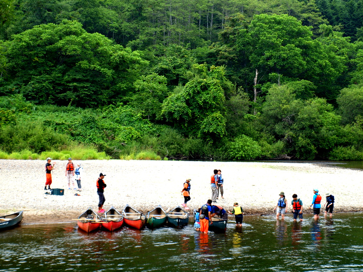 中州で休憩中。