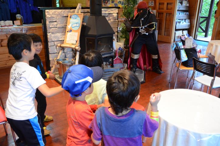 ちびっこ達 勇気を出してじゃまーんをやっつけろ 4歳から体験可能な未就学児と小学校低学年向けプログラム スプラッシュ クルージング Tacとかちアドベンチャークラブ じゃらん遊び体験