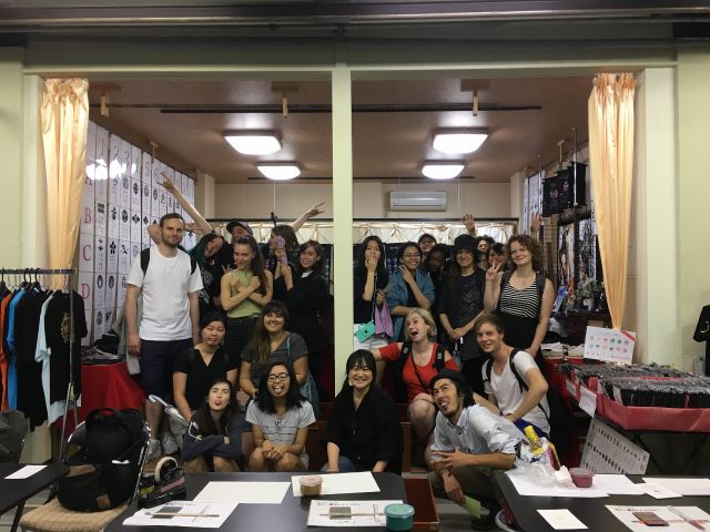 留学生の方も楽しまれています。修学旅行や家族旅行、一人旅の思い出を自分の手で作ってお土産にしましょう。