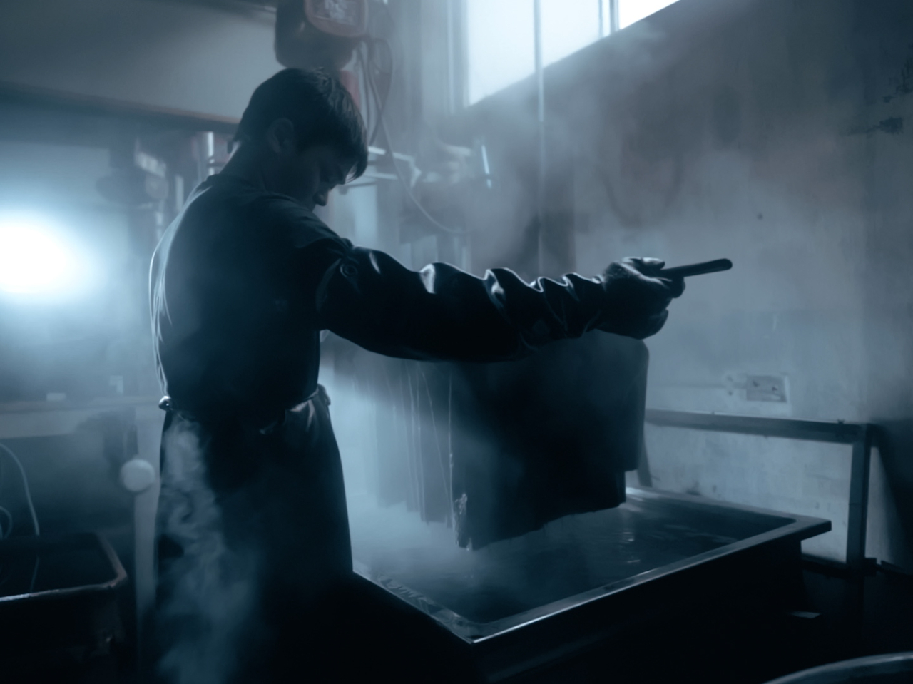 洋服の染め替え染め直しもしております。ご来店の時に染めたいお洋服をお持ちください。仕上がり後、郵送にて発送します。