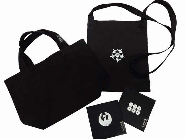 京都の老舗黒染屋こだわりの黒グッズを多数ご用意しております。