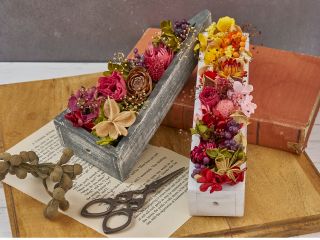 まるで森の中で見つけた小さな宝物を詰め込んだような「フラワーボックス」