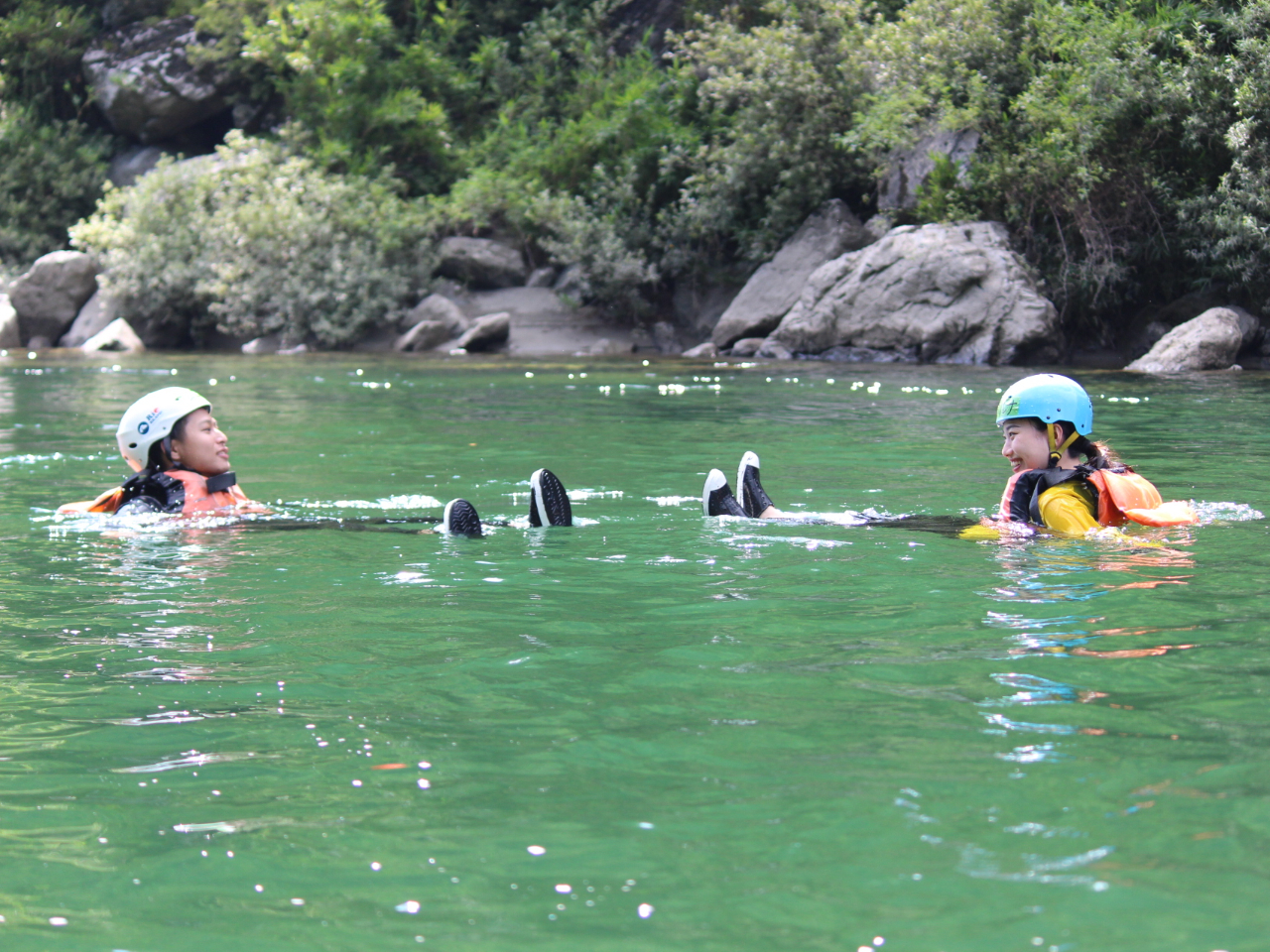 水質日本一にも輝いた吉野川でぷかぷか浮かぶだけでも日常にはない爽快感と解放感が味わえます