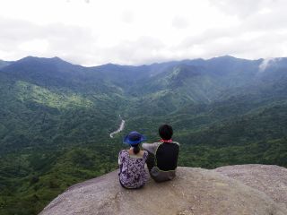 太鼓岩。天気の良い日は、九州最高峰の宮之浦岳を含め、屋久島の名だたる奥岳を望むことができます。トレッキングの疲れを癒してくれる絶景スポット。