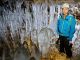 洞窟を埋め尽くす約2,500本の氷筍は圧巻です。